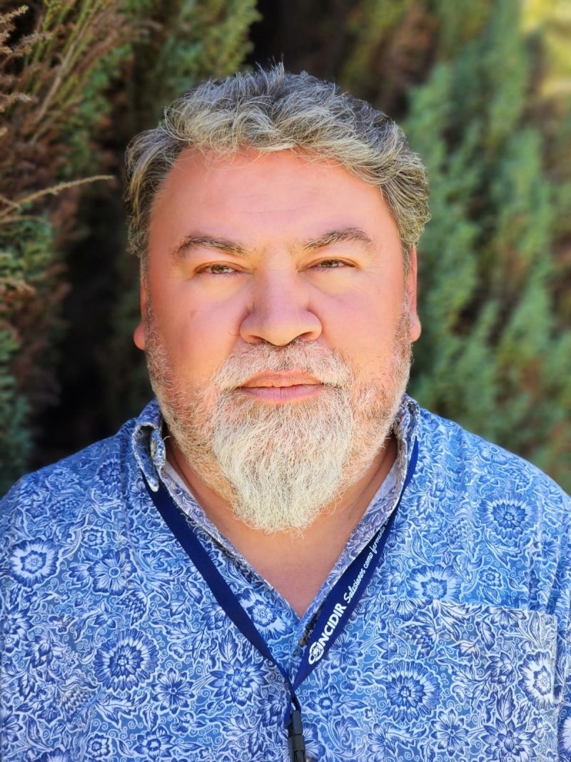 Darwin Arros González